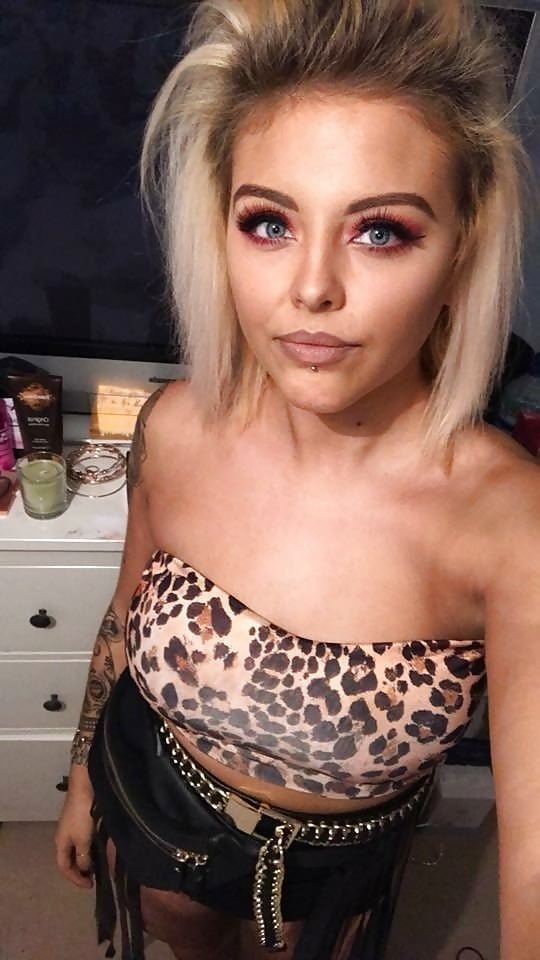 Exposed slut #uKKg7Hrv