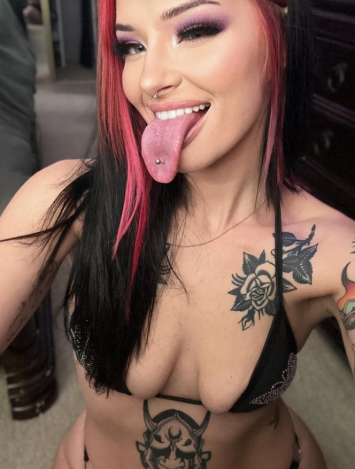 Tongue.bandit #rLcY7hx9