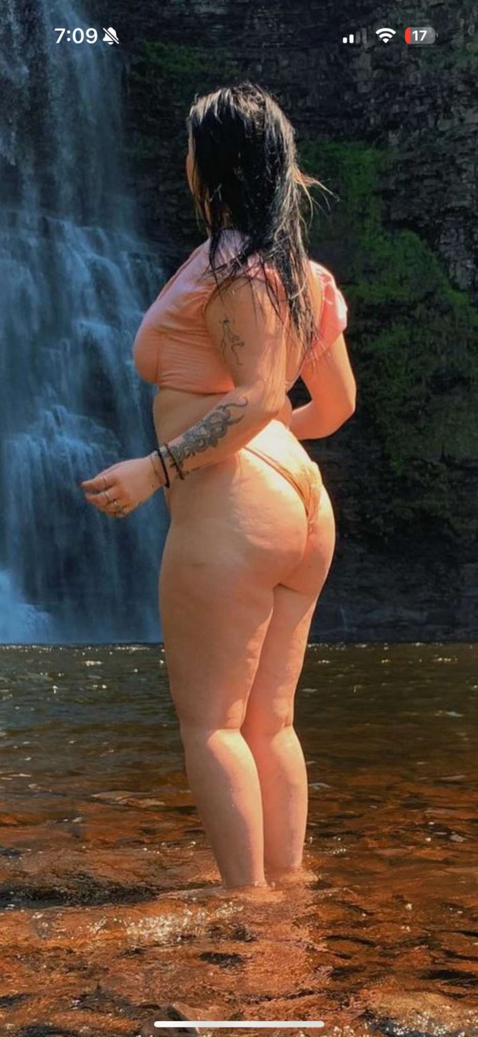 Singer bombshell #ByMetNT1