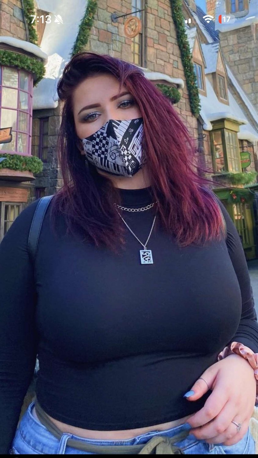 Singer bombshell #FS6Vod8Y