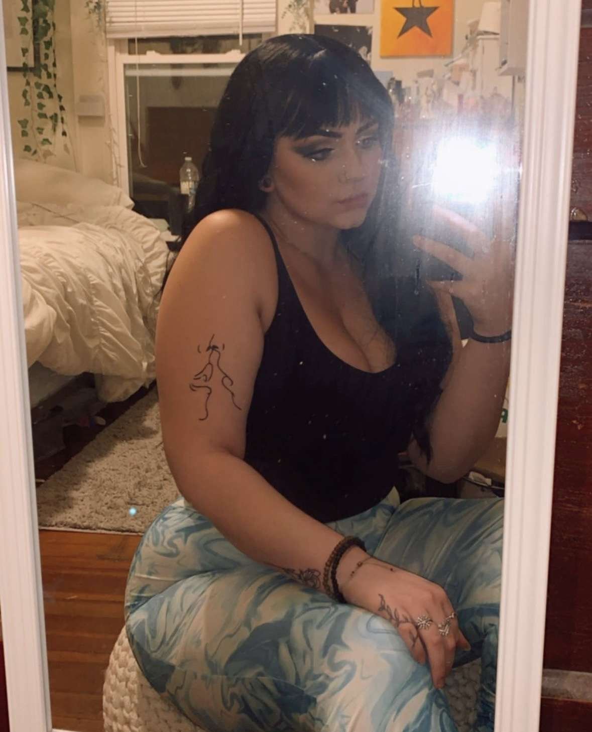 Singer bombshell #WBZUC9ny