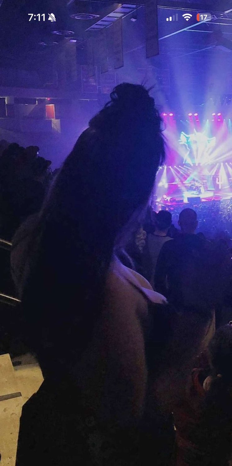 Singer bombshell #XI9dtVLY