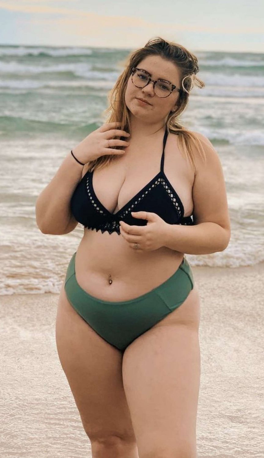 Singer bombshell #Y4wNcM0g